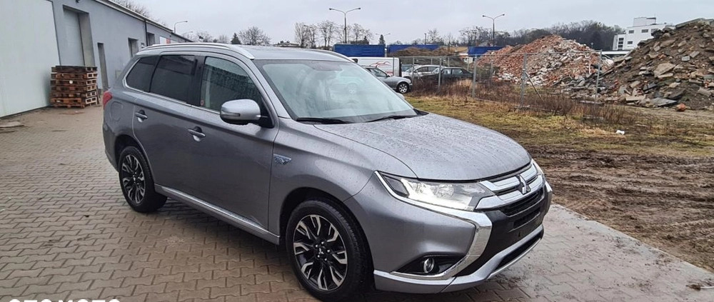 Mitsubishi Outlander cena 98900 przebieg: 63655, rok produkcji 2018 z Gostynin małe 379